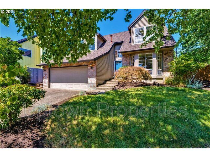 House for rent at 7627 SW Skyhar Dr, Portland, OR 97223