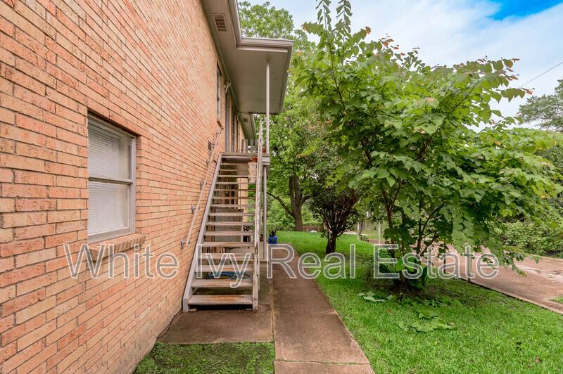 Apartment for rent at 525 12th St #8, Huntsville, TX 77340