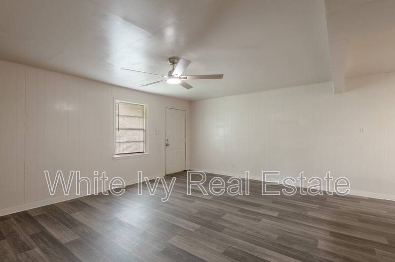 Apartment for rent at 525 12th St #8, Huntsville, TX 77340