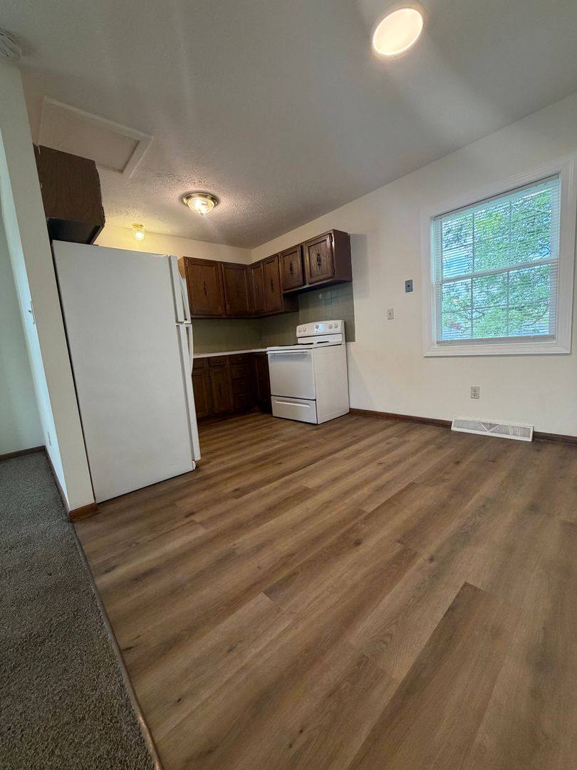 House for rent at 1101 Stratford St, Barberton, OH 44203