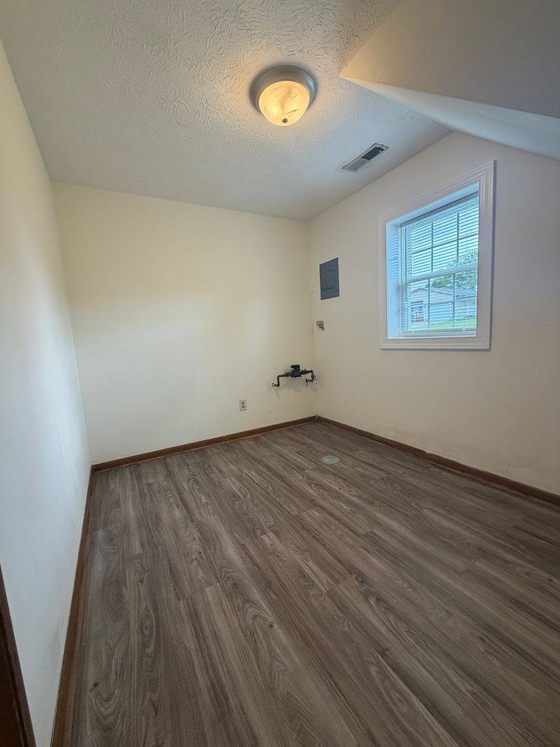 House for rent at 1101 Stratford St, Barberton, OH 44203