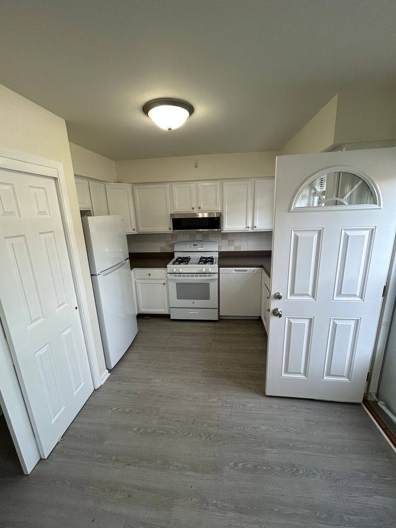 Townhouse for rent at 9810-9922 W Beloit Rd, Milwaukee, WI 53227