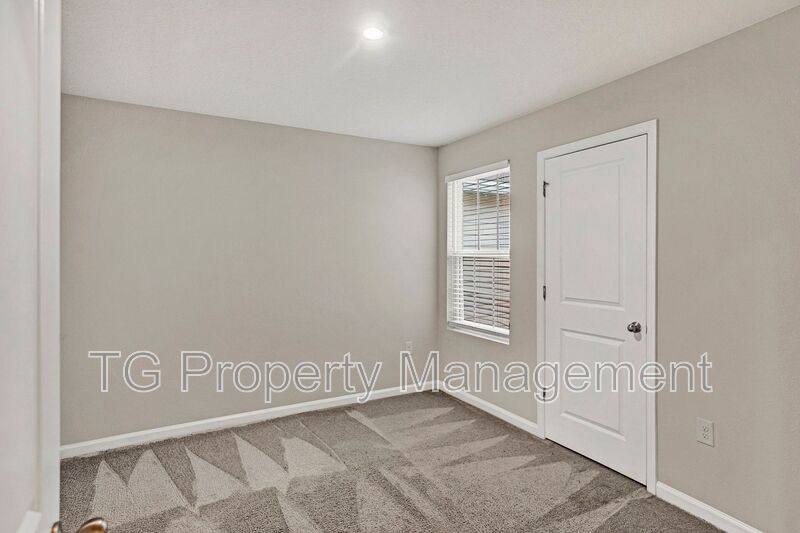 Townhouse for rent at 5958 Creekside Crossing Dr, Jacksonville, FL 32210