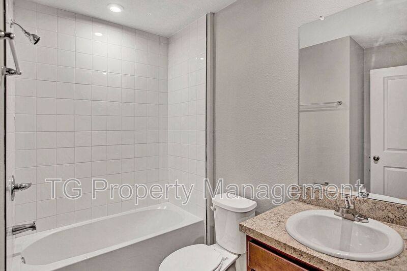 Townhouse for rent at 5958 Creekside Crossing Dr, Jacksonville, FL 32210
