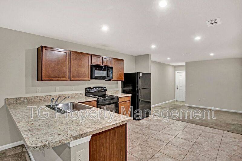 Townhouse for rent at 5958 Creekside Crossing Dr, Jacksonville, FL 32210
