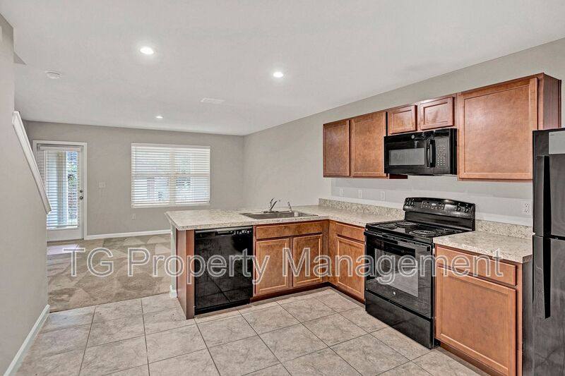 Townhouse for rent at 5958 Creekside Crossing Dr, Jacksonville, FL 32210