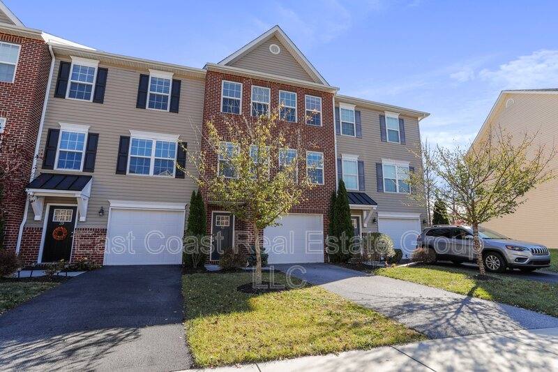 Townhouse for rent at 43 Savage Court, Falling Waters, WV 25419