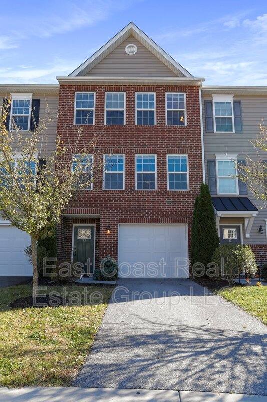 Townhouse for rent at 43 Savage Court, Falling Waters, WV 25419
