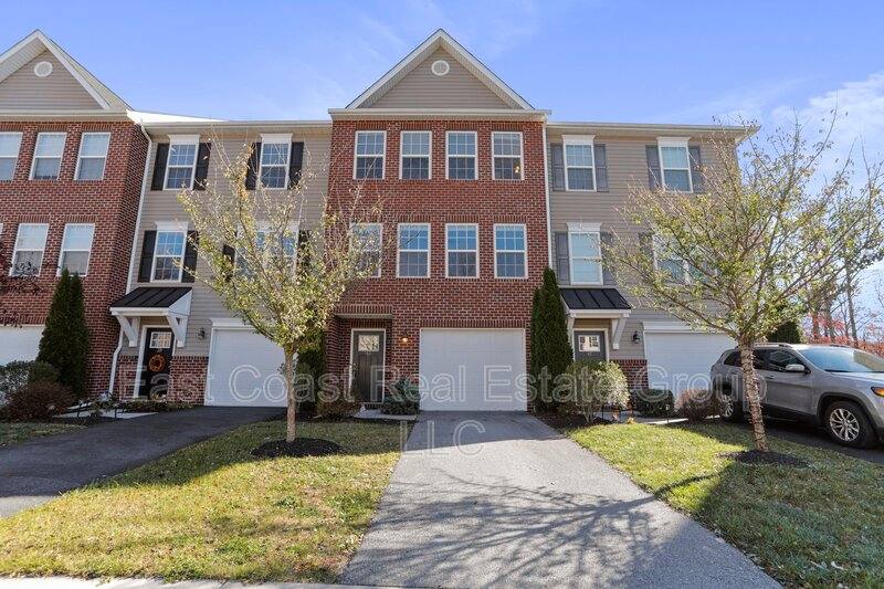 Townhouse for rent at 43 Savage Court, Falling Waters, WV 25419