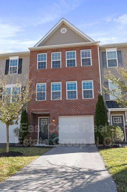 Townhouse for rent at 43 Savage Court, Falling Waters, WV 25419