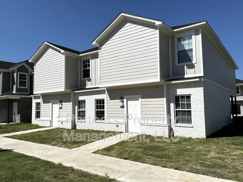 Apartment for rent at 779 S Amarillo Ave #1, Fayetteville, AR 72704