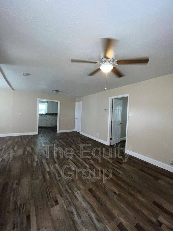 Apartment for rent at 13405 Ave #432, Orosi, CA 93647