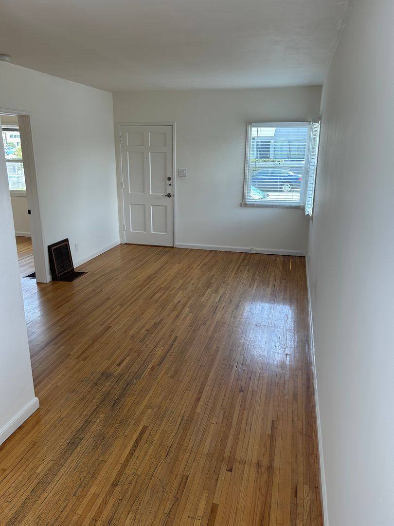 Apartment for rent at 11030-36 Venice Blvd 3801-11 Tilden Ave, Culver City, CA 90230