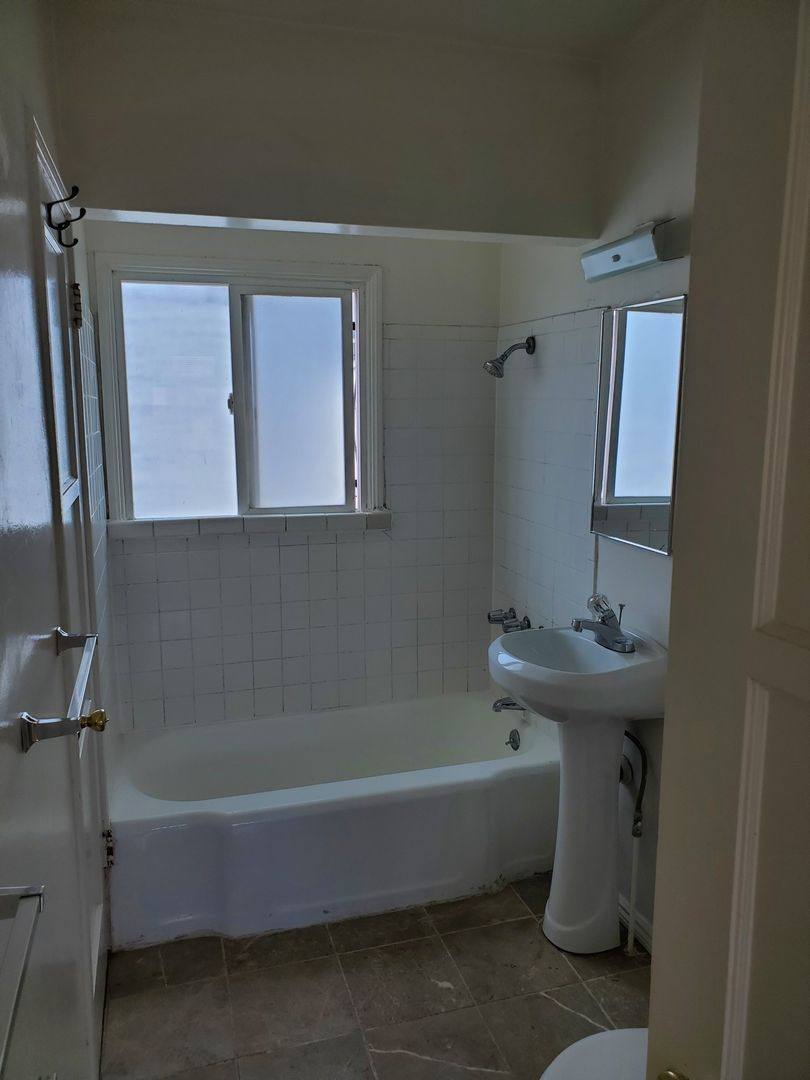 Apartment for rent at 11030-36 Venice Blvd 3801-11 Tilden Ave, Culver City, CA 90230