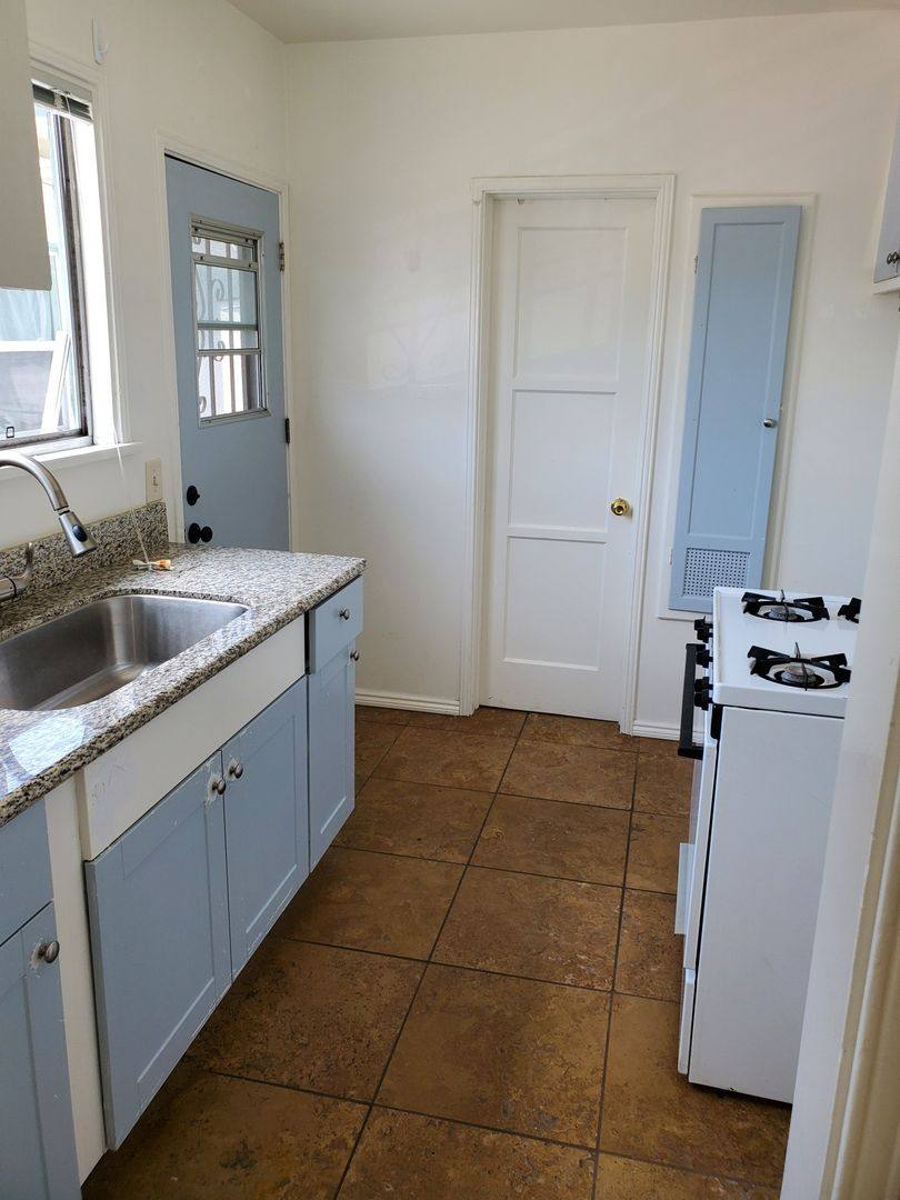 Apartment for rent at 11030-36 Venice Blvd 3801-11 Tilden Ave, Culver City, CA 90230