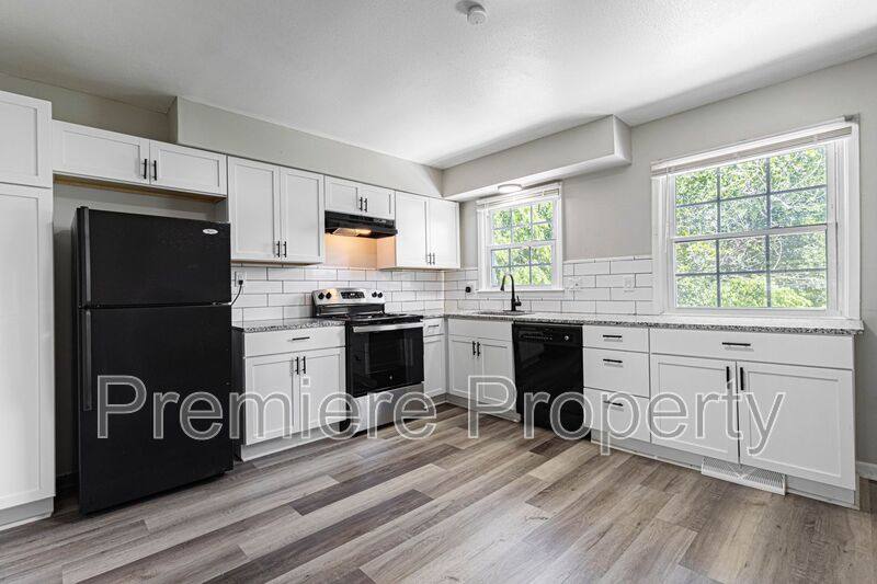 Townhouse for rent at 3910 E 123rd Terrace #B, Grandview, MO 64030