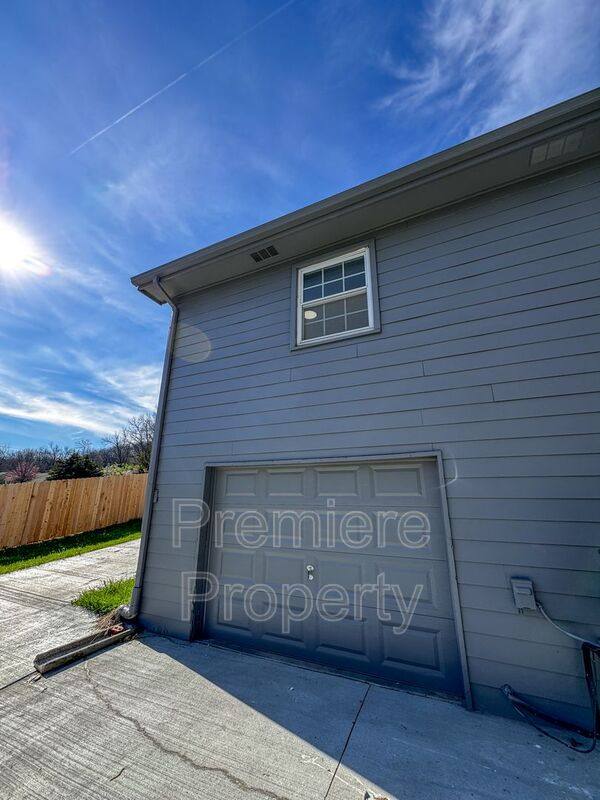Townhouse for rent at 3910 E 123rd Terrace #B, Grandview, MO 64030
