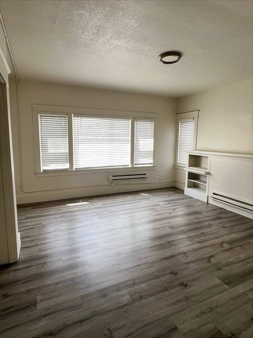 Apartment for rent at 920 N Washington Place, Long Beach, CA 90813