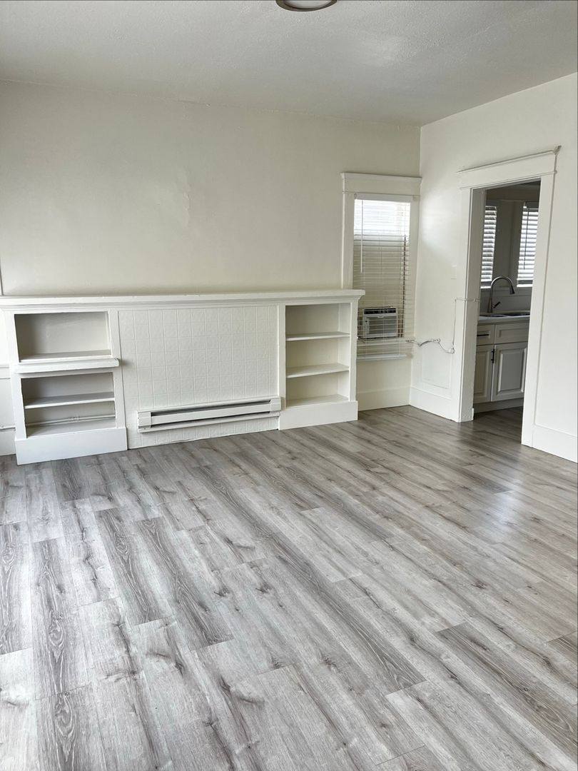 Apartment for rent at 920 N Washington Place, Long Beach, CA 90813