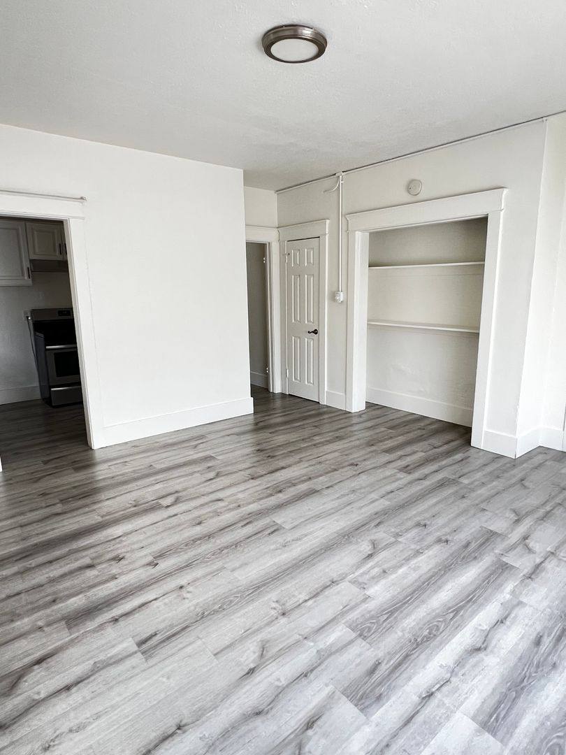 Apartment for rent at 920 N Washington Place, Long Beach, CA 90813
