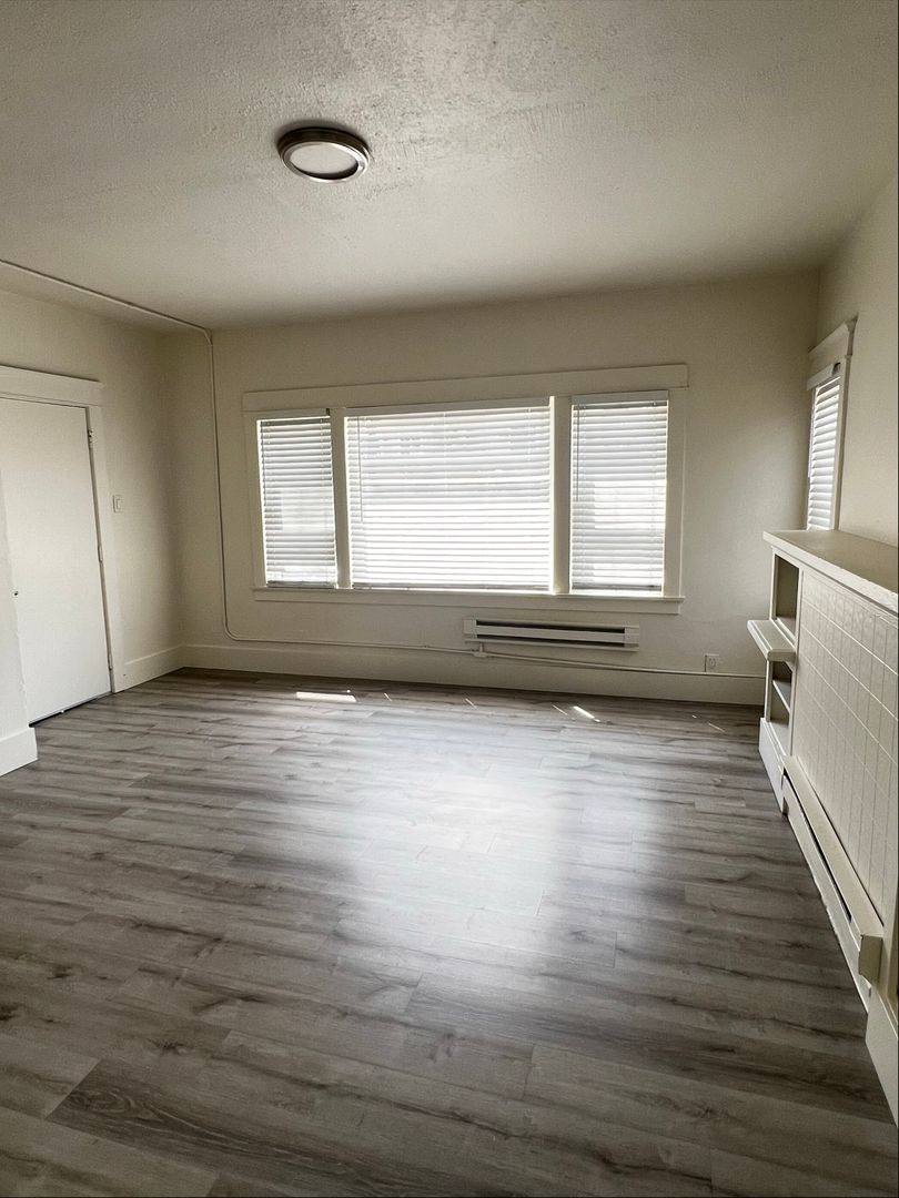 Apartment for rent at 920 N Washington Place, Long Beach, CA 90813