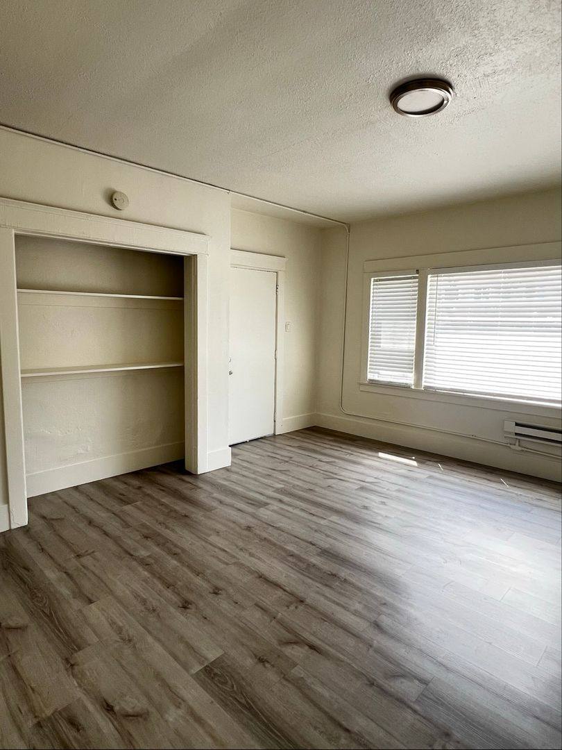 Apartment for rent at 920 N Washington Place, Long Beach, CA 90813