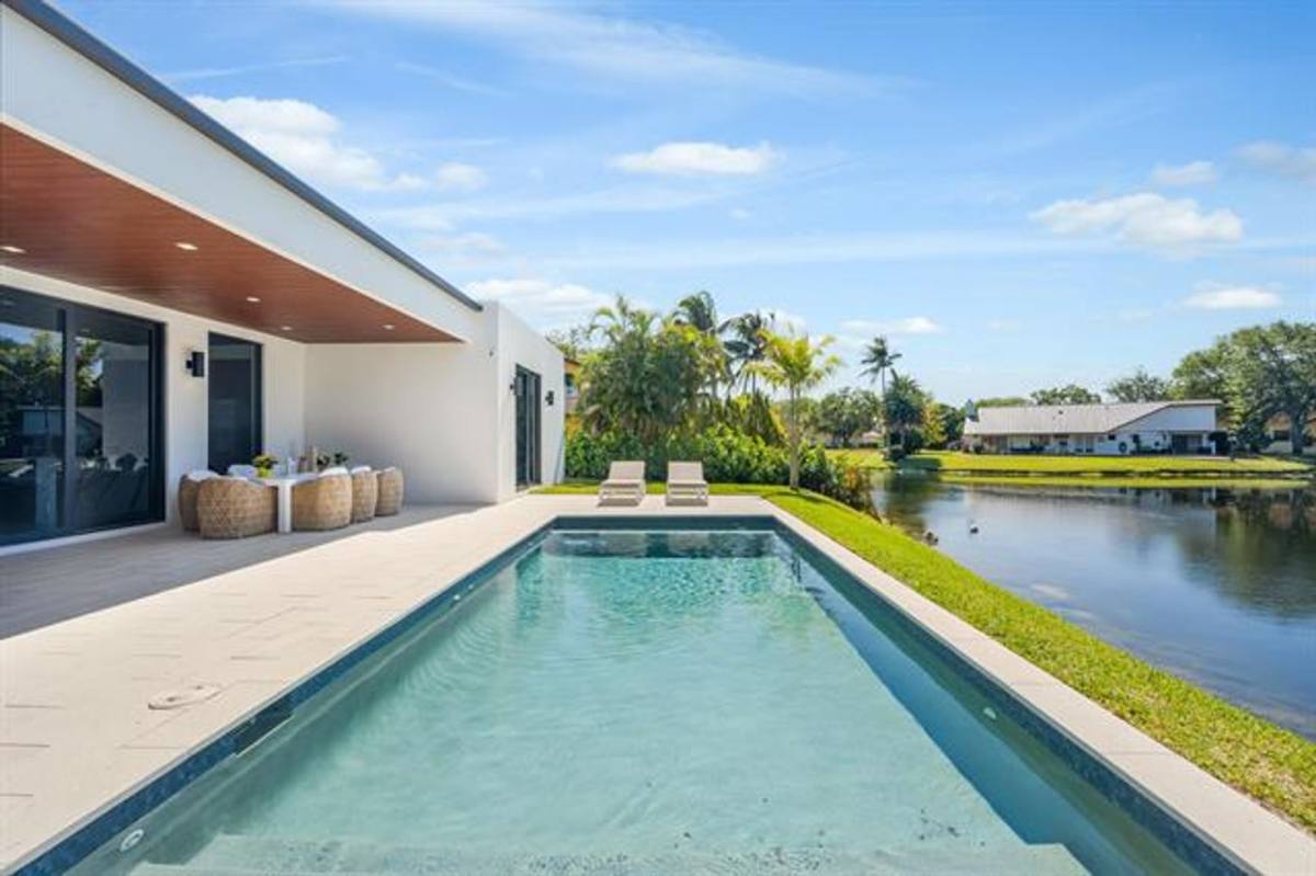 House for rent at 1000 SW 93rd Ave, Fort Lauderdale, FL 33324