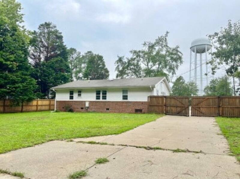 House for rent at 1708 N Poplar St, Aberdeen, NC 28315