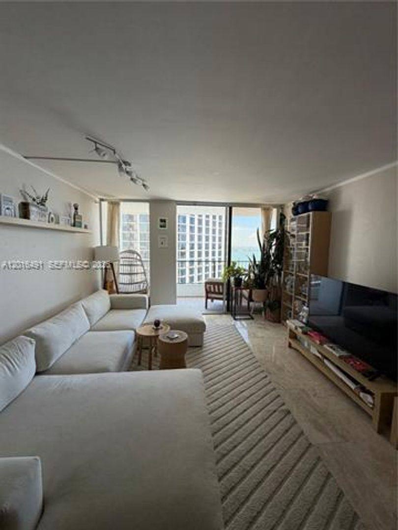Apartment for rent at 555 NE 15th St, Miami, FL 33132