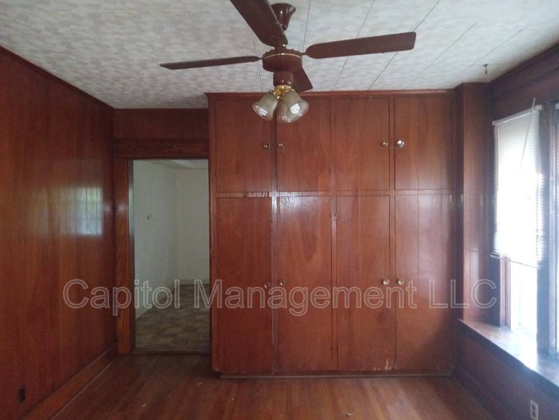 Apartment for rent at 1016 N Capitol Ave #1, Lansing, MI 48906