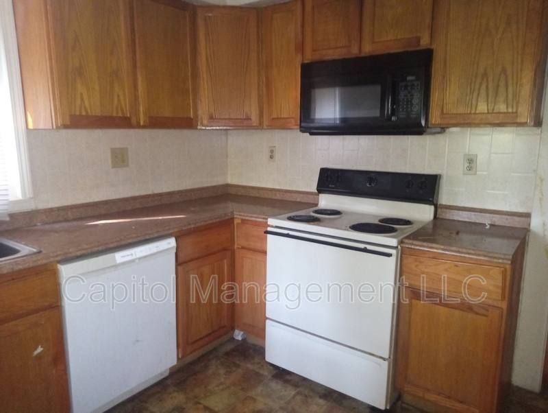 Apartment for rent at 1016 N Capitol Ave #1, Lansing, MI 48906