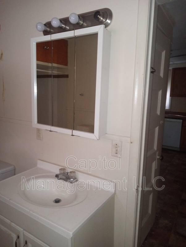 Apartment for rent at 1016 N Capitol Ave #1, Lansing, MI 48906