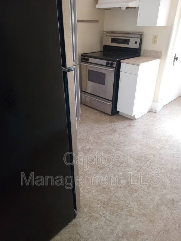 Apartment for rent at 605 S Grand Ave #2, Lansing, MI 48933