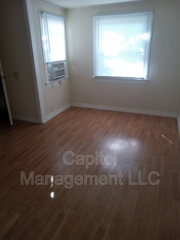 Apartment for rent at 917 Seymour Ave #3, Lansing, MI 48906