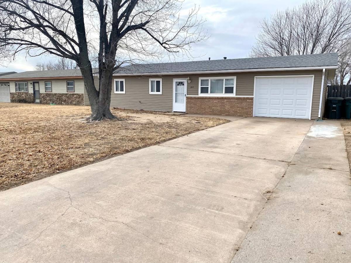 House for rent at 1217 Sunnyside Ave, Dodge City, KS 67801
