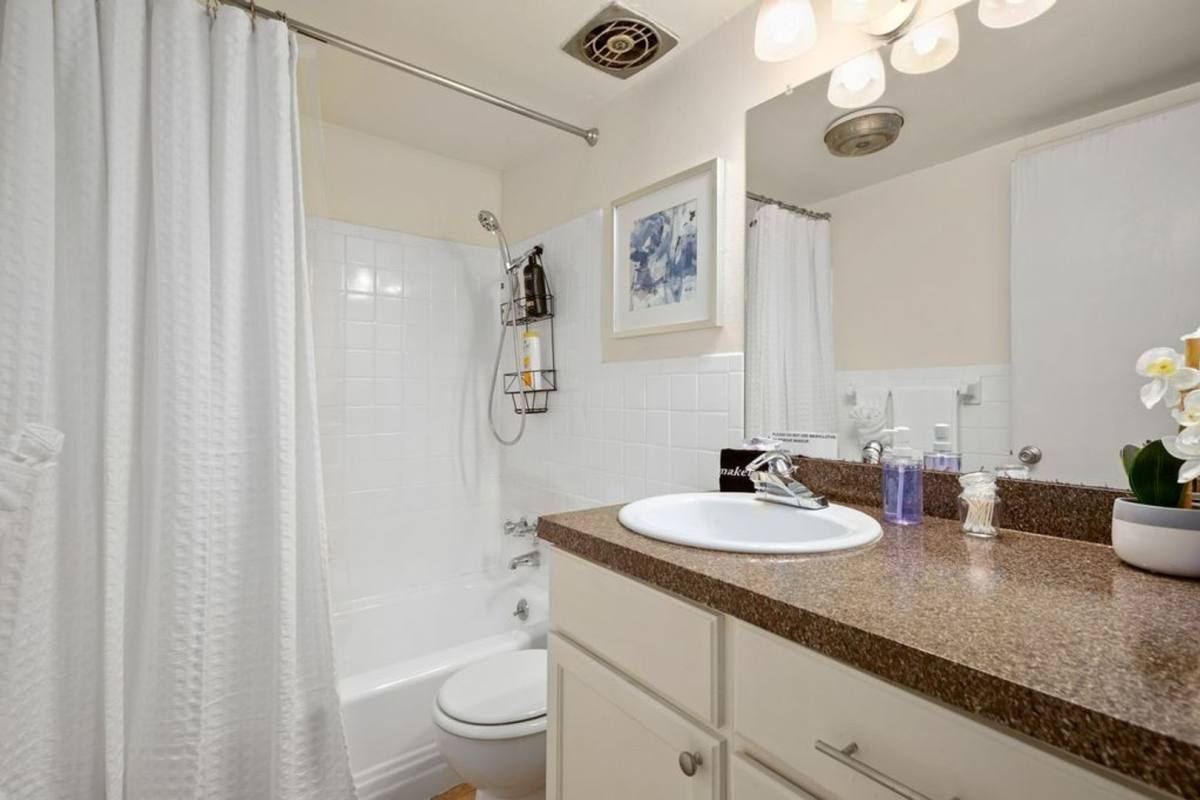 Apartment for rent at 302 E 30th, Austin, TX 78705
