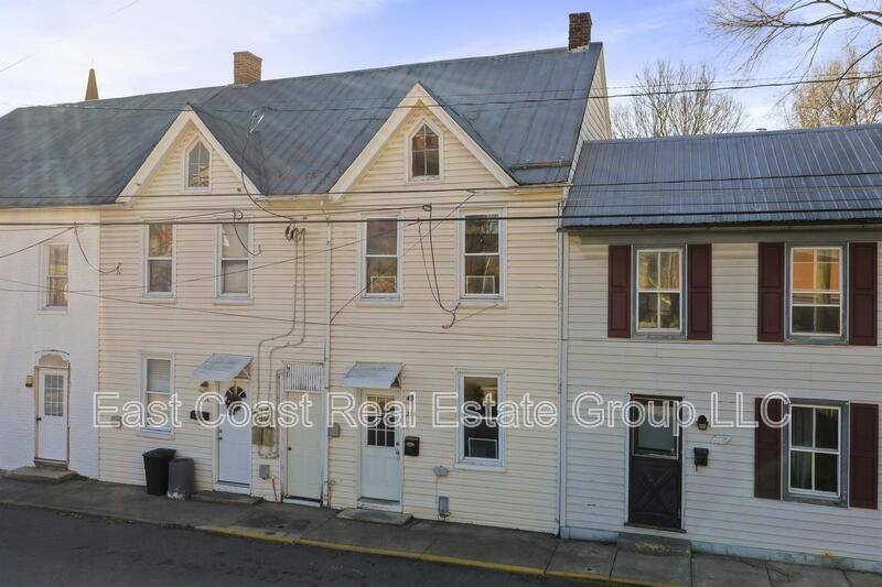 Townhouse for rent at 218 N College St, Martinsburg, WV 25401