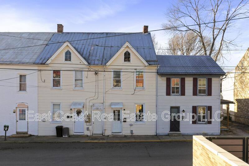 Townhouse for rent at 218 N College St, Martinsburg, WV 25401