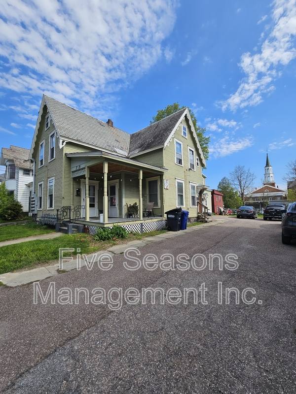Apartment for rent at 19 Grant St #3, Burlington, VT 05401