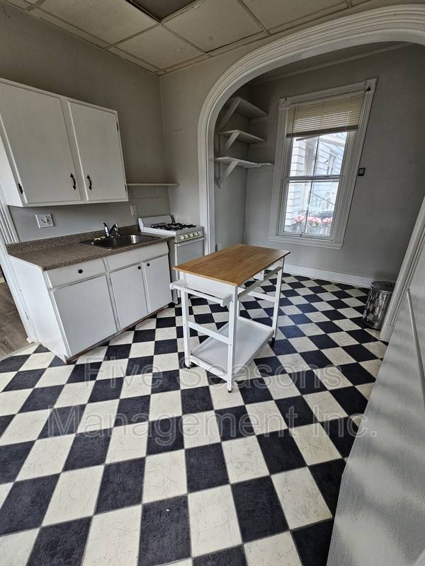 Apartment for rent at 19 Grant St #3, Burlington, VT 05401