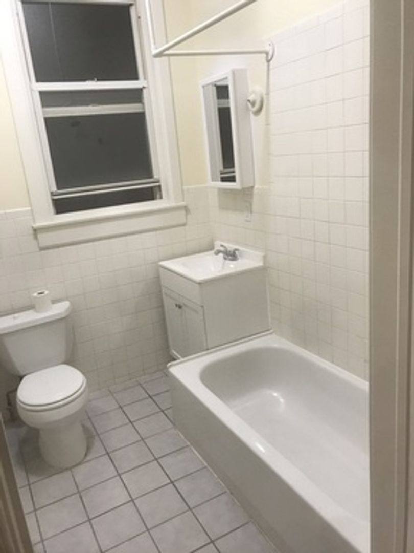 Apartment for rent at 3241 N Broadway St, Chicago, IL 60657