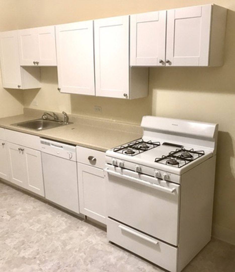 Apartment for rent at 3241 N Broadway St, Chicago, IL 60657