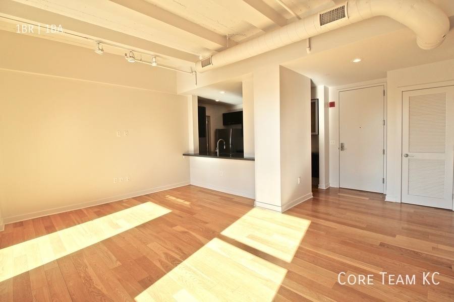 Condo for rent at 217 W Pershing Rd, Kansas City, MO 64108