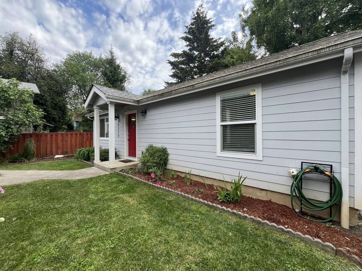 House for rent at 2822 NE Davis St, Portland, OR 97232