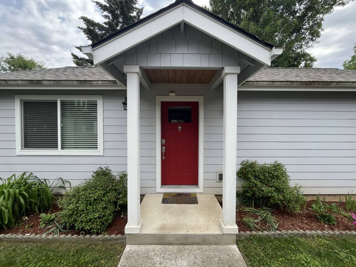 House for rent at 2822 NE Davis St, Portland, OR 97232