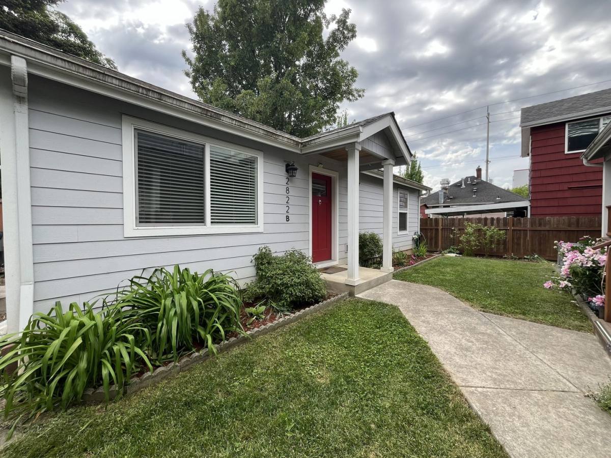House for rent at 2822 NE Davis St, Portland, OR 97232