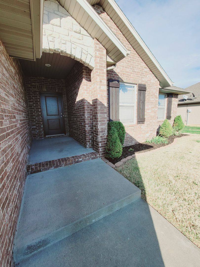 House for rent at 5605 W Sunflower Dr, Springfield, MO 65802