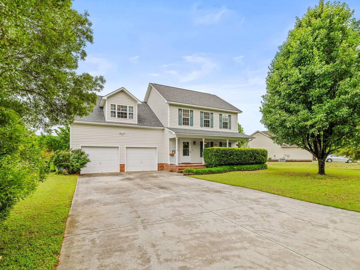 House for rent at 221 Yearling Loop, Jacksonville, NC 28540