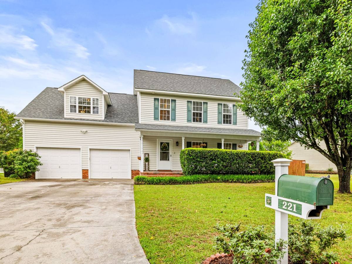 House for rent at 221 Yearling Loop, Jacksonville, NC 28540