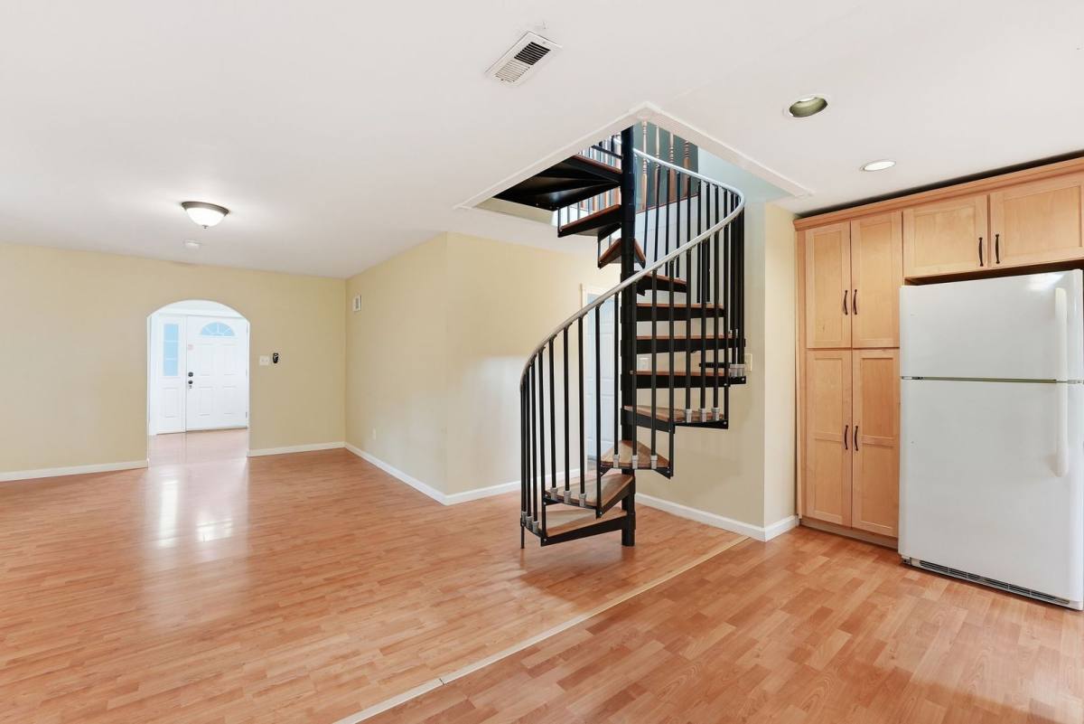 House for rent at 7605 Fisher Dr, Falls Church, VA 22043